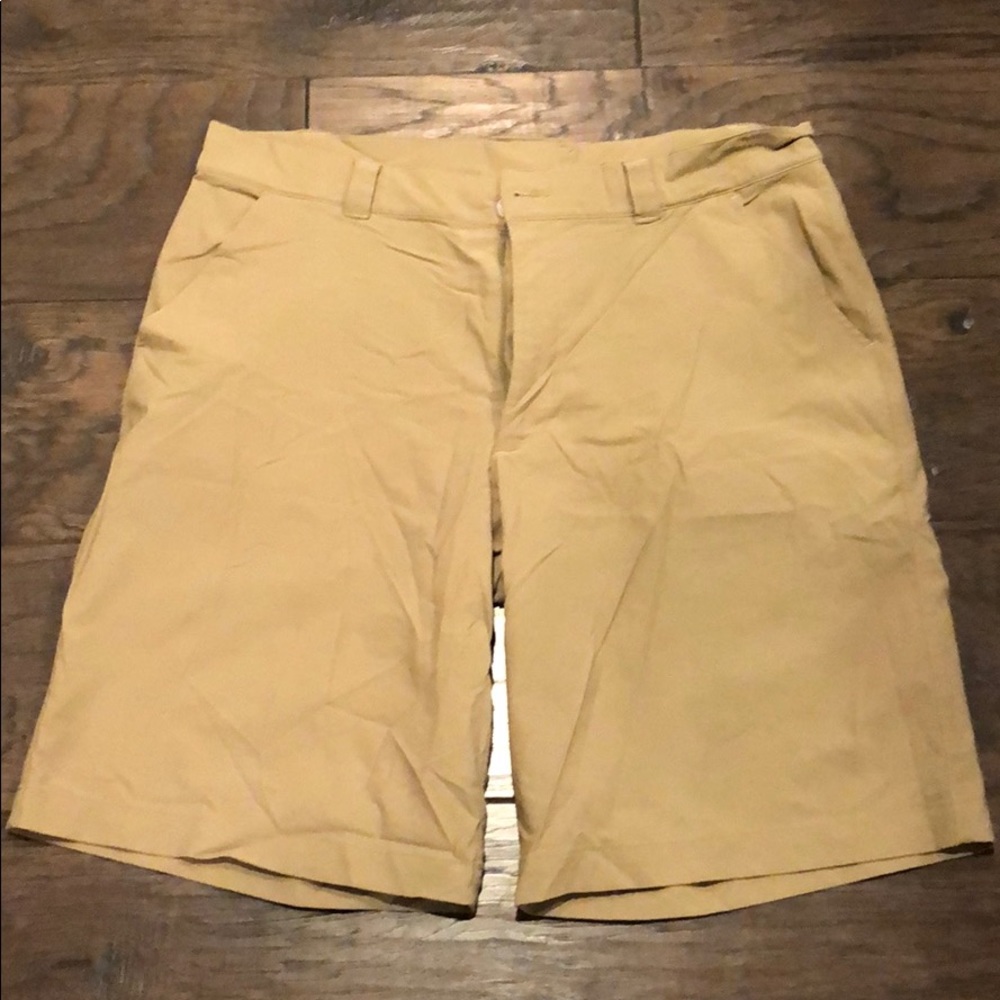 Under Armour khaki shorts